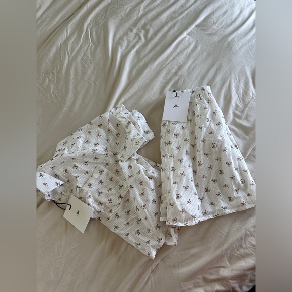 Floral White Cotton Pajama Set - Relaxed Short Sleeve Top & Shorts - Picture 9 of 11